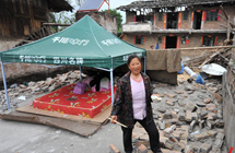 网友在现场:地震中坚强乐观的芦山村民