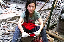 汶川地震断腿女教师赴灾区当志愿者