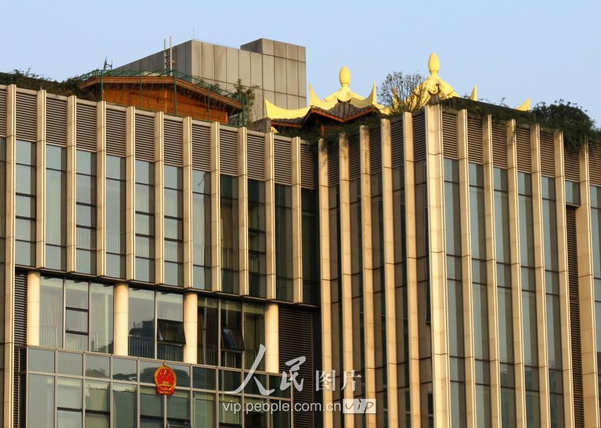 2014��1��13�գ������н���������ĳ���Ű칫¥������������ͤ�ӡ���¥�����Ҵ��ﻨ԰��