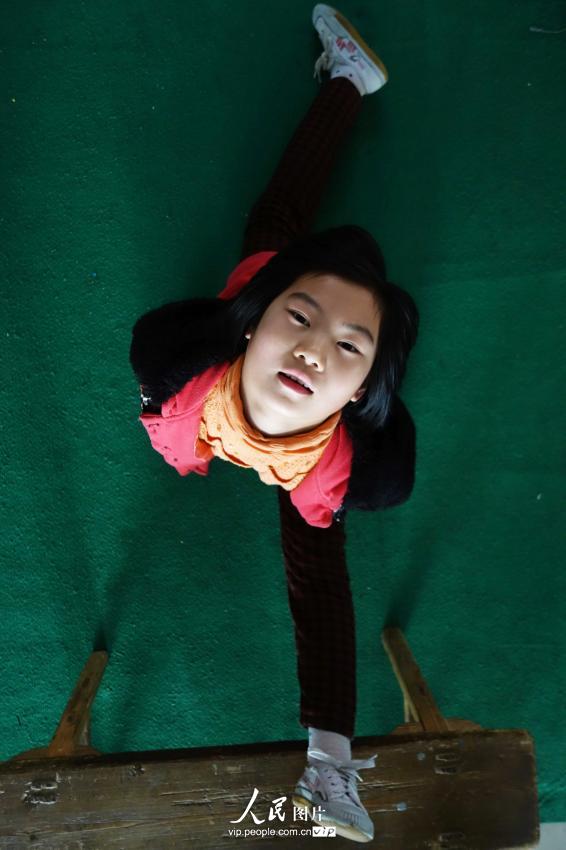 安徽临泉:杂技学校的孩子们