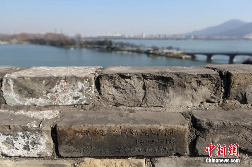 1��22�գ��Ͼ�����ǽ��ש�Ͽ������ƹ��������֡�