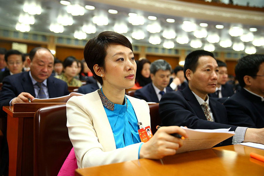 3月9日，全国人大代表许婷在北京人民大会堂出席十二届全国人大二次会议第二次全体会议。新华社记者 陈建力摄