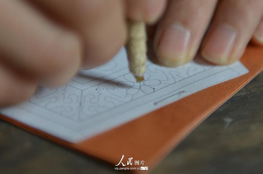 4��1�գ������з�����Ĺ����Ͻ��ϣ����ڰ��ӵƴ�����֮һ���ƺ����������ӵ��ֹ��������е���̻��ڡ����Ƽ򵥵�����Ѷȸߣ�һ��Ҫ���պ���׵�ϸ�ܾ��ȣ�����ʱ��Ҫ��ֱ�о���