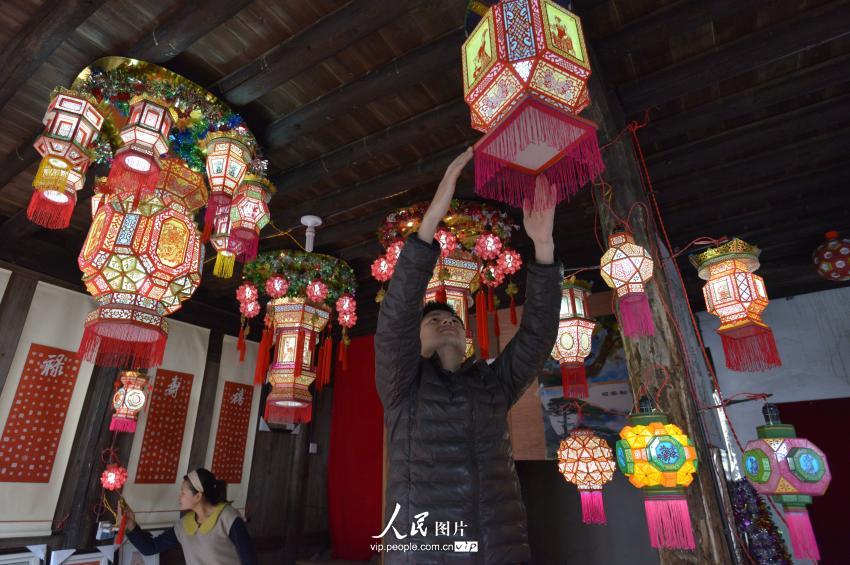 4��1�գ������з�����Ĺ����Ͻ��ϣ����ڰ��ӵƴ�����֮һ���ƺ�Ĺ����ҡ����ƺ������İ��ӵư���������ͤ����֦�ơ���ơ������ơ���ƿ�ơ������ơ��幬�Ƶȡ� 