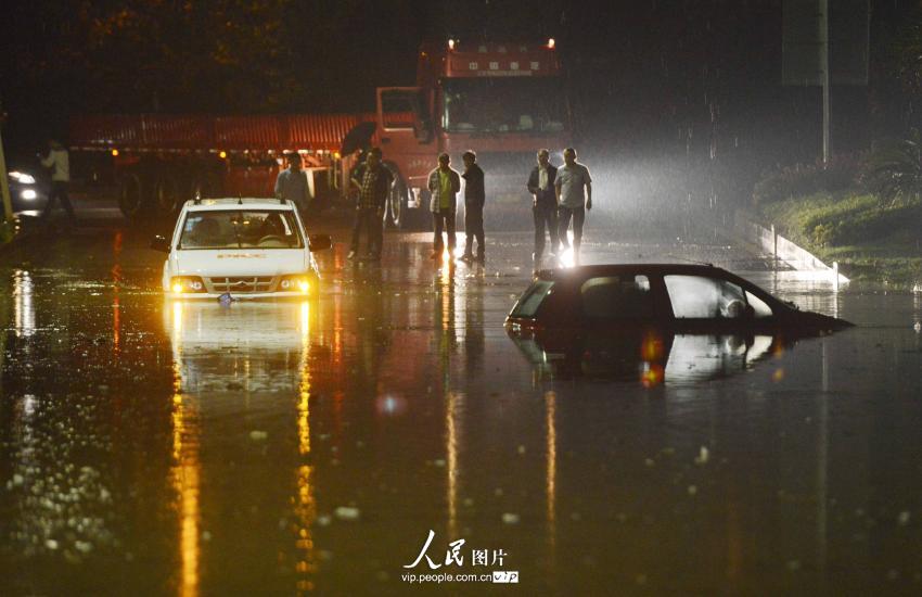 2014��5��14�գ������Ž��п����������������·�Σ�Ϩ���������ˮ��ס��   