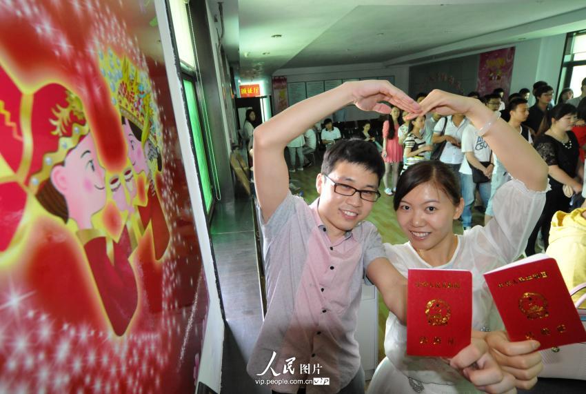 2014��5��20�գ��ںӱ�ʡ��̨�������������֣�һ������չʾ�ո��쵽�Ľ��֤��������/����ͼƬ��