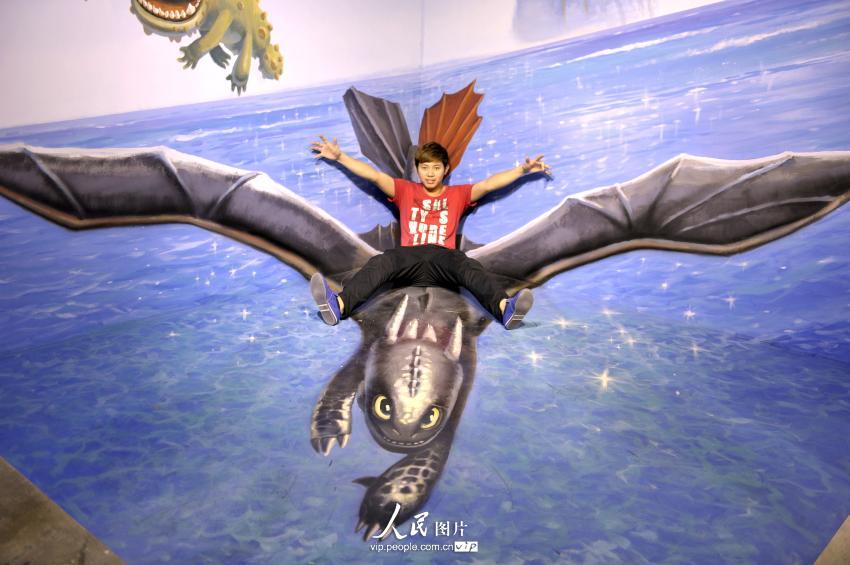 ��ǰ���������3Dħ�ó��仧���ݣ�����������3D��������Ϊһ�壬�ڴ��۸���ͬʱ�����ڻ�����վ��һ����ħ�û�ǰ�����ƣ����¸�����Ȥ�Ļ��档