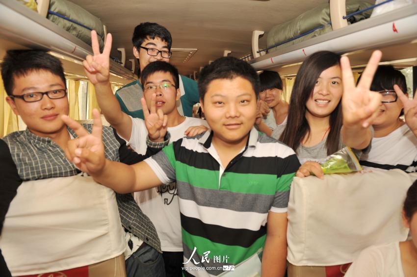 6��7�գ��ڽ���ʡ����ظ߼���ѧ���㣬һȺ������ѧ�Ŀ������໥���ͣ��������ġ�������/����ͼƬ��