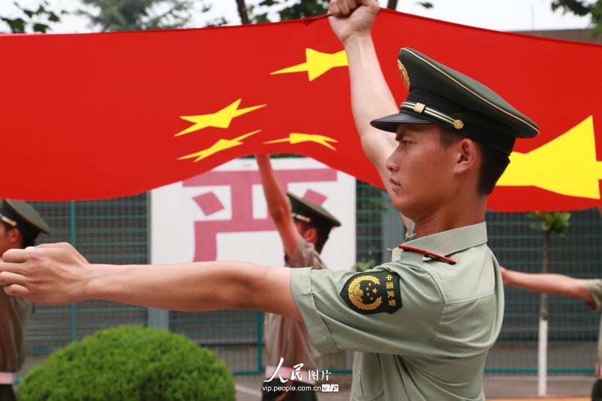 ѵ���У��ϸ��ǹ�����Ա����������