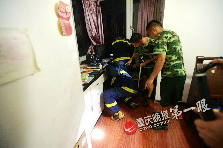 ������Ա������������ǽ�ڵķ�϶�������ߡ�