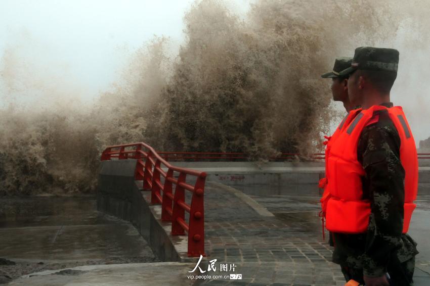 7��23�գ���ͷ�߷��ٱ��ں���Ѳ�ߣ����ѹ����οͲ�Ҫ�������ˡ�