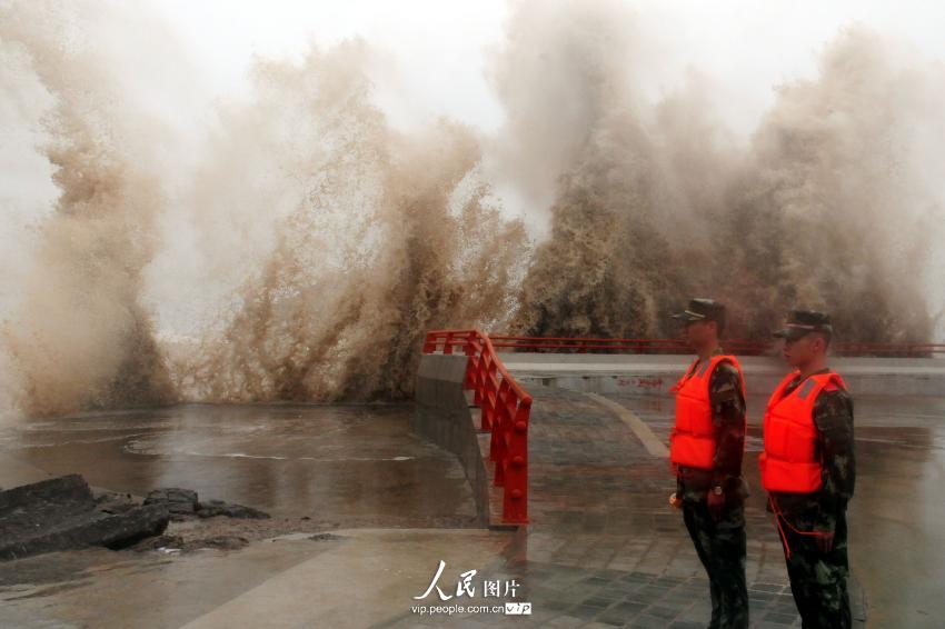 7��23�գ���ͷ�߷��ٱ��ں���Ѳ�ߣ����ѹ����οͲ�Ҫ�������ˡ�