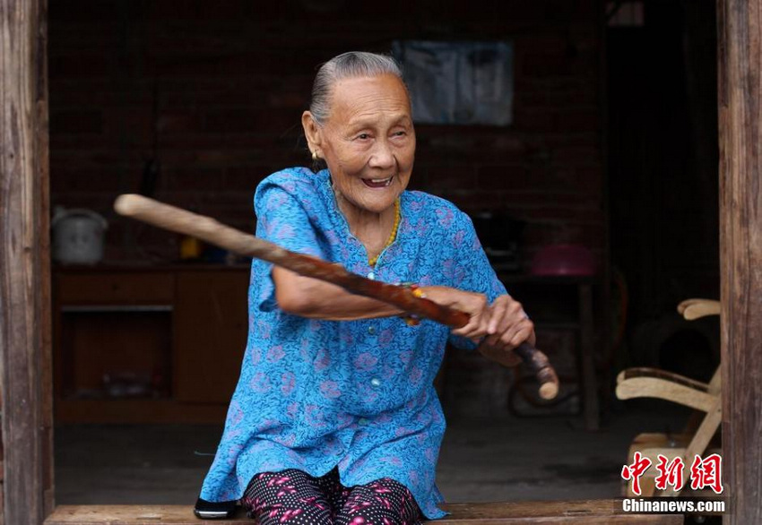 图片故事：105岁抗战女兵的“传奇人生”