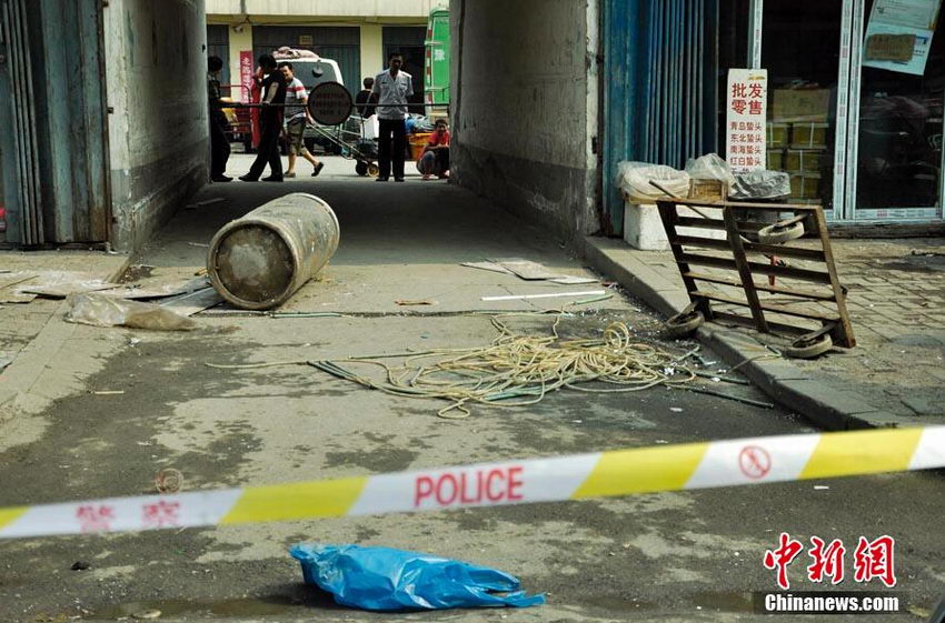河南郑州水产市场一气罐发生爆炸