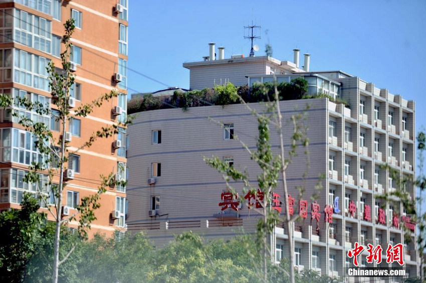 北京一大厦楼顶建“空中花园” 或被执行强拆【6】