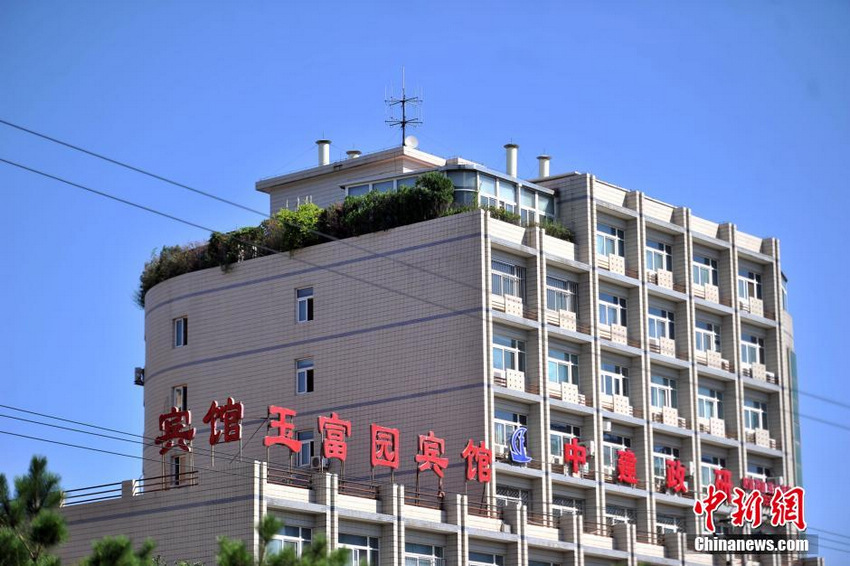 北京一大厦楼顶建“空中花园” 或被执行强拆【3】