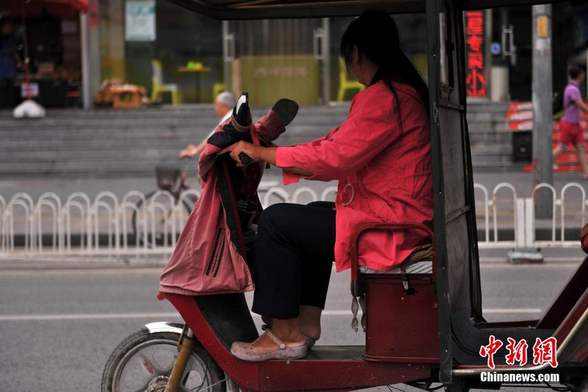 北京“人包铁”式马路杀手“黑摩的”街头载客【6】