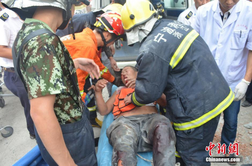 宁波一在建工地脚手架坍塌 致6名工人受伤【4】
