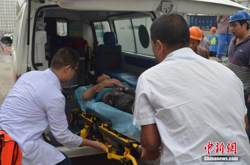 宁波一在建工地脚手架坍塌 致6名工人受伤【5】