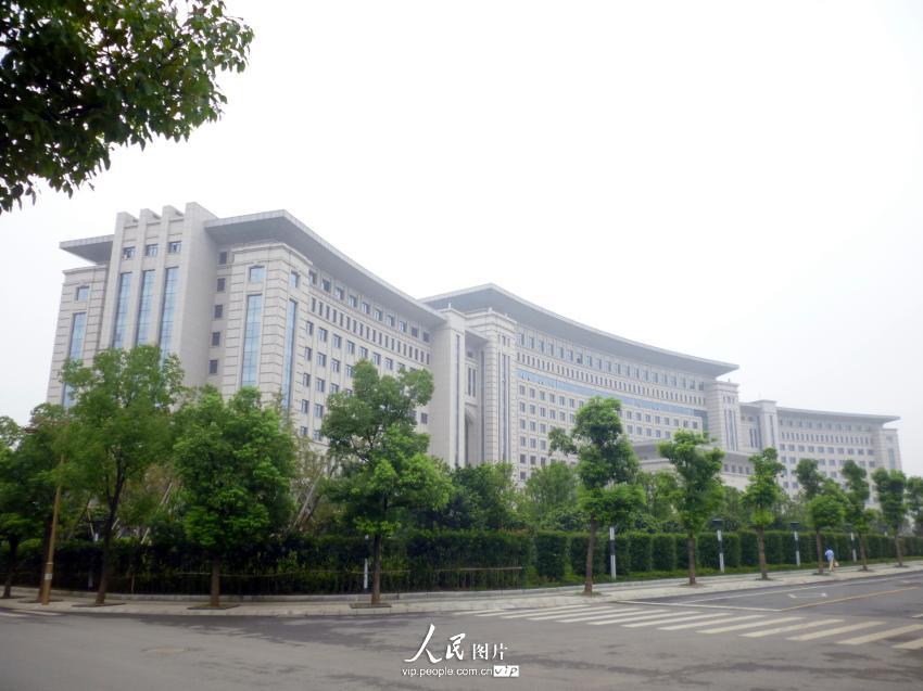 江西九江市庐山区一政府大楼建成一年多未入驻