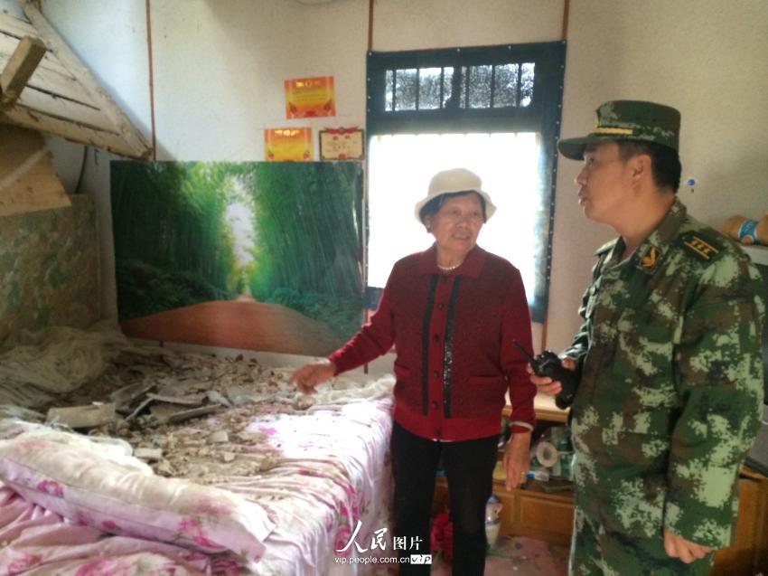 10月8日，驻滇武警某部经过近10个小时昼夜兼程已到达震中永平镇展开救援。