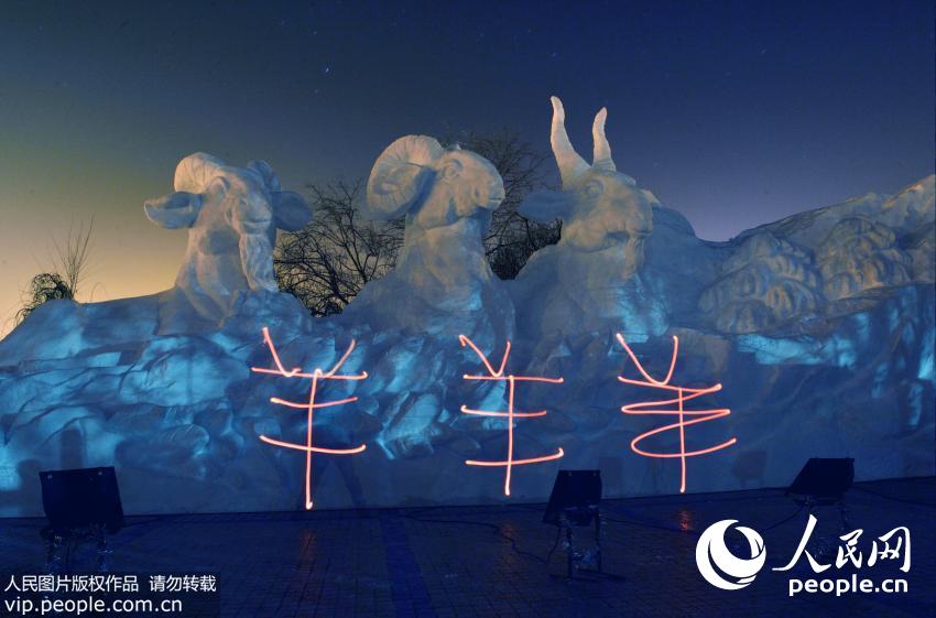 新疆巴里坤“三羊开泰”雪雕喜迎新年