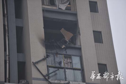 成都一小区发生爆炸 屋主被抛出17楼窗外坠地死亡【3】