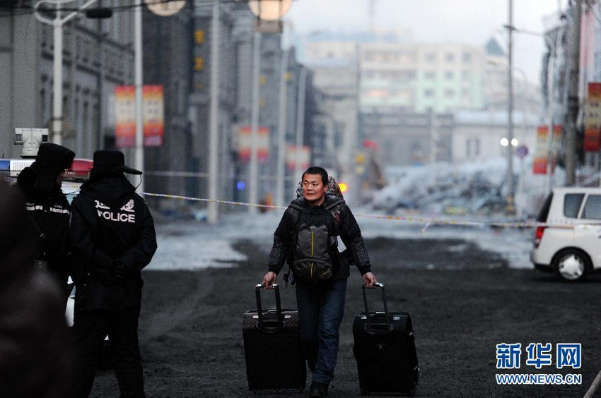 哈尔滨“1・2”大火受灾群众首次返家