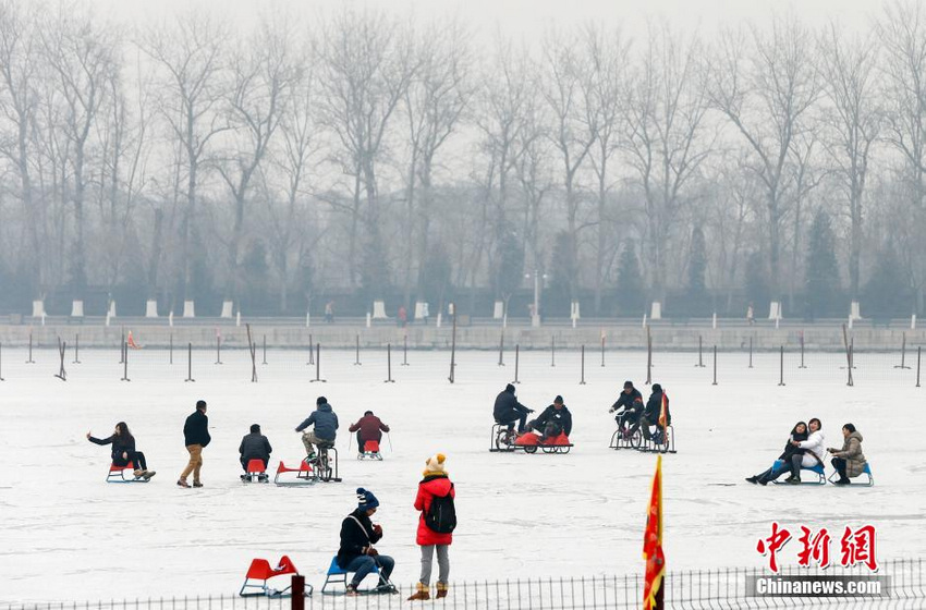 北京2015年初雪撞上重污染 雪霾交加