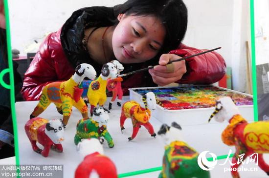 山东聊城95后大学生 做面塑体验创业乐趣(20