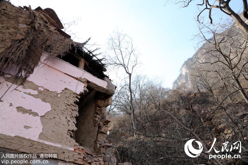 2015��1��14���賿������ʡ������ʯ������ʯ���Ҵ�������Ȼ�巢��ɽ�����������ľ�ʯ�Ҵ��˴��������ס������ũ��Ժ��Ժ�����⡢�������⡰ʯ�����ơ��Ĳ�״��  