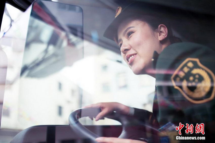 �Ĵ�����������Ů�ڷ������𻨡�д�桾4��