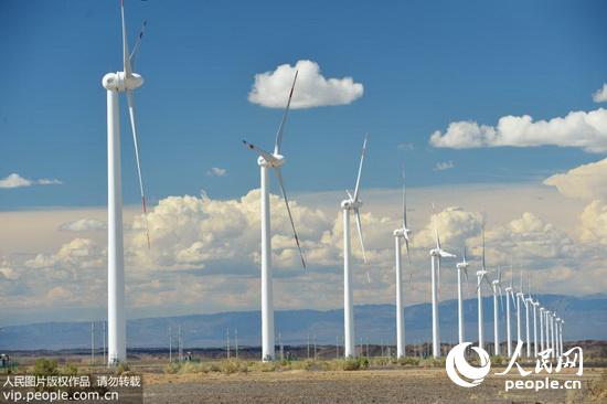新疆哈密:新能源助推经济发展(2015.4.3)海外版