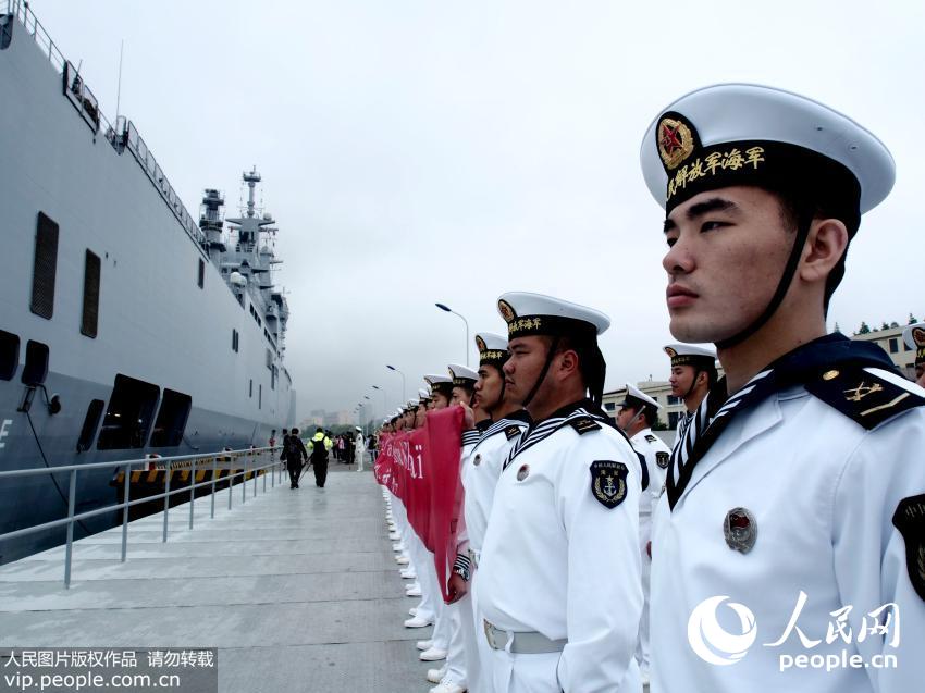 法国海军新型舰艇编队首访上海