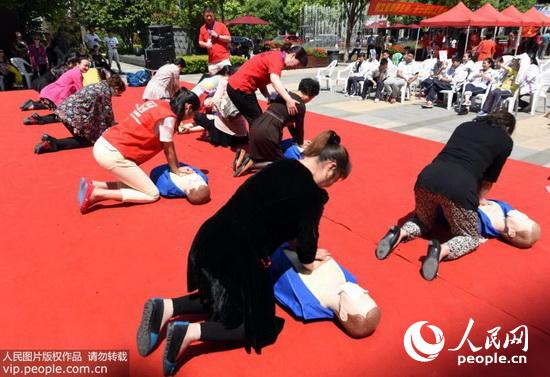 杭州:急救培训进社区(2015.5.15)海外版4版