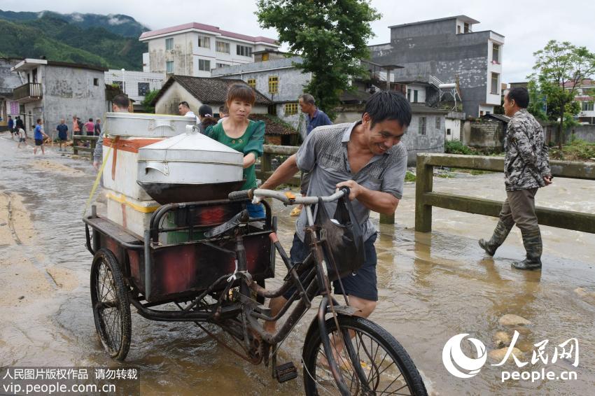 5��20�գ������޳��ر�̳��Ⱥ�ڹ�ͨ����ˮ�����档