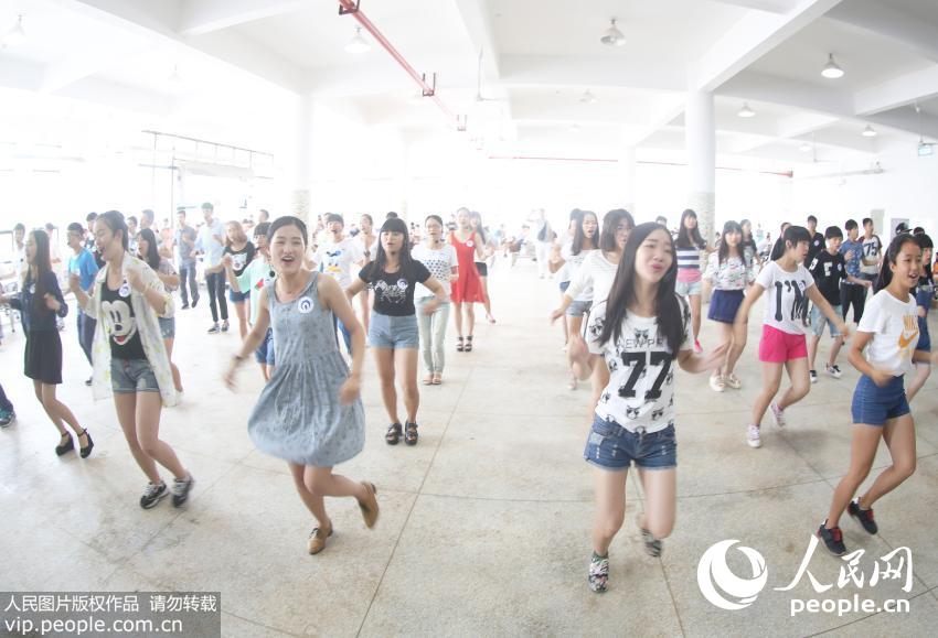 �����ϻ���ѧ��ѧ���ϳ��Ÿ�������ͱ��ҵ��