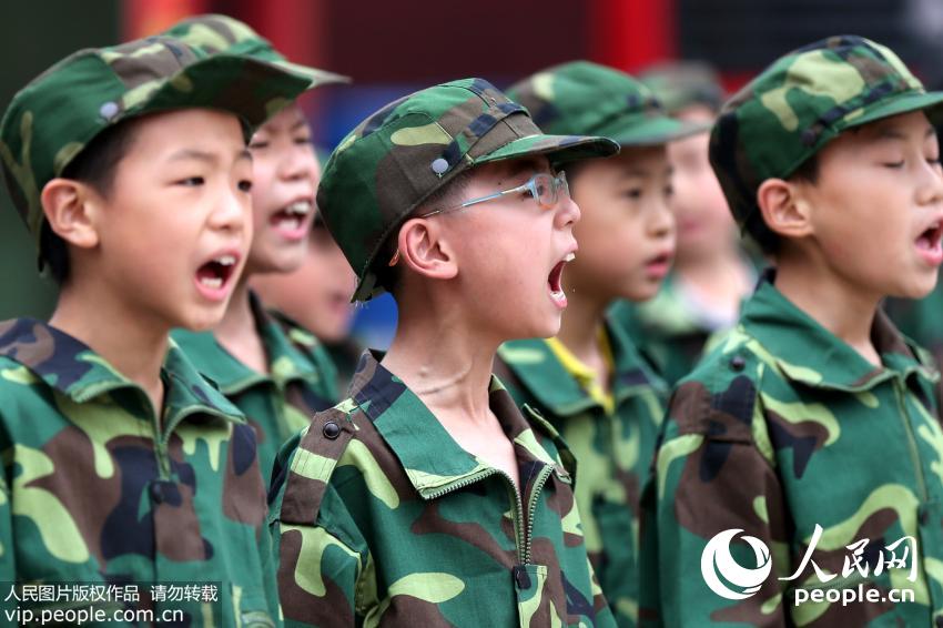 �����У��СѧԱ�����ڷ�ǰ���衣