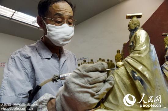 安徽铜陵再现中国传统失蜡法铸造技术(2015.7