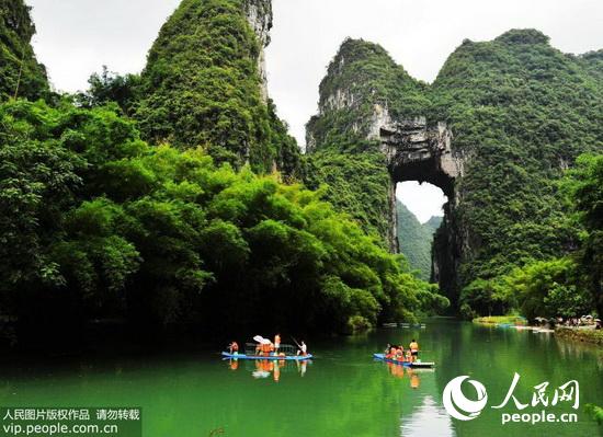 广西罗城:“天门”景美客自来 “清凉”旅游受青睐(2015.8.3)10版