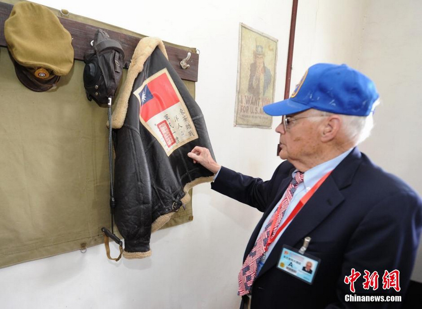 ����÷��ɻ���Ա�ι۷ɻ��Ӽ���� Ϊ������׻���8��