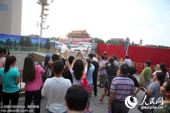 抗战胜利日阅兵倒计时 天安门广场装扮一新(2