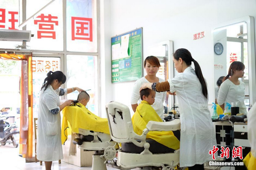С�˿��ڸ�ĸ�������µ���Ӫ������������