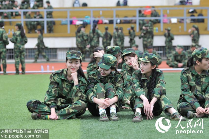 �Ͼ�����ѧԺ������ѵ  �Բʡ����Ӿ����ȷ��졾4��