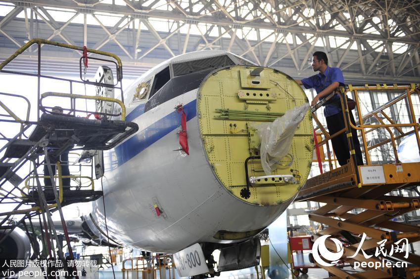 �ɻ�ά�޲�������Ա���ڶ�һ���й����չ�˾�Ĳ���-737�ͻ����״���м��ޡ�
