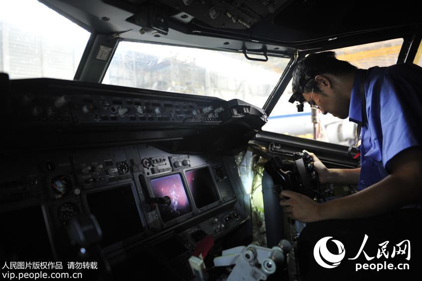 ά�޹�����Ա���ڶ�һ���й����չ�˾�Ĳ���-737�ͻ���ʻ�յ����豸���м��ޡ�