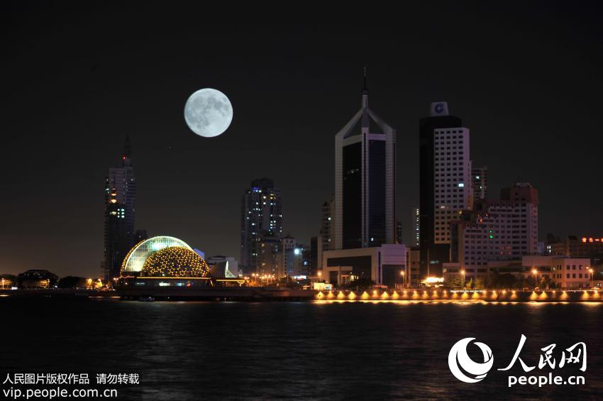 2015��9��27�գ�ɽ��ʡ�ൺ�У�����ѽڣ�����������ο���������ջ�����ͺ��������£����ܡ������������������ļѽ����ա���������/����ͼƬ��
