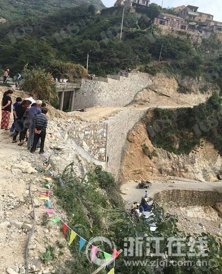 ��ʦ����ĵ綯�۹⳵�ʹ���ô�ߵİ��Ϸ���ȥ�ˡ�