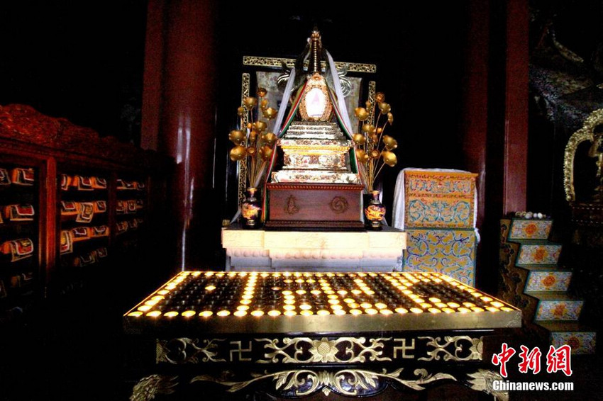 11��22�գ��ӱ�ʡ�е����������ڰ�ѩ��ӳ���Ե�ׯ����ʥ��ͼΪ�������͵ơ�