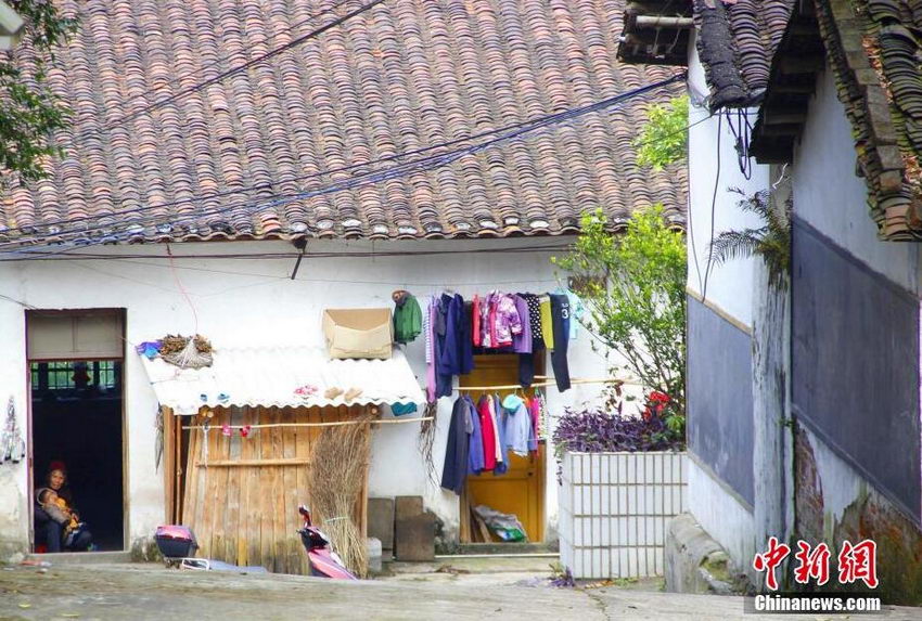 12月3日，在广西柳江县土博镇二中，学生们的住处。
